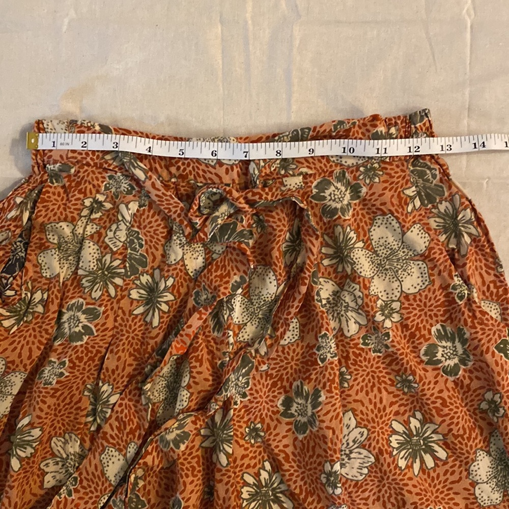 Angie Gathered Floral Shorts - Picture 7 of 10
